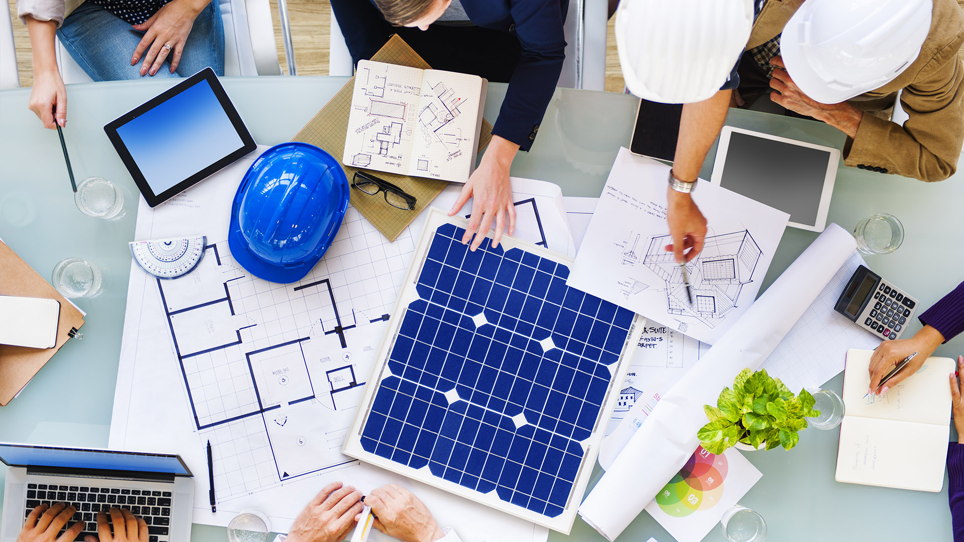 Crean la primera empresa chilena de paneles solares para departamentos