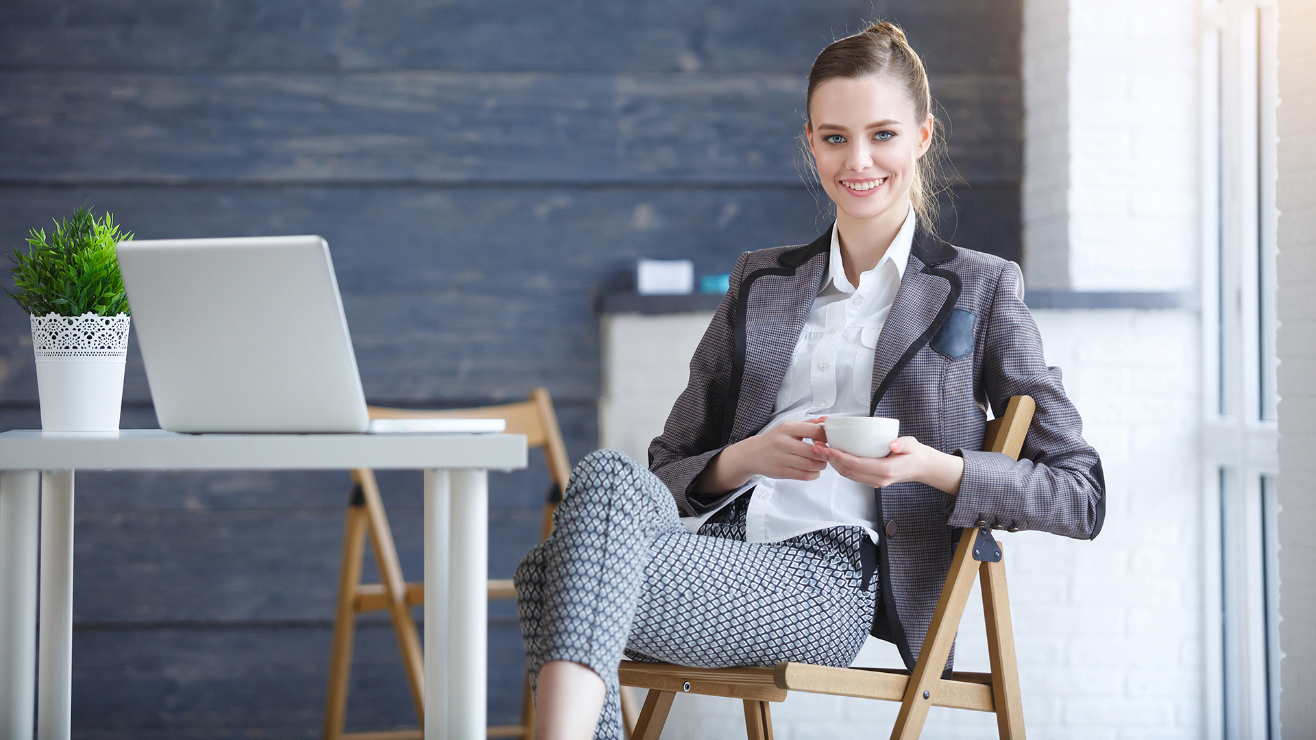Mujeres pagan 17% más intereses que los hombres al emprender