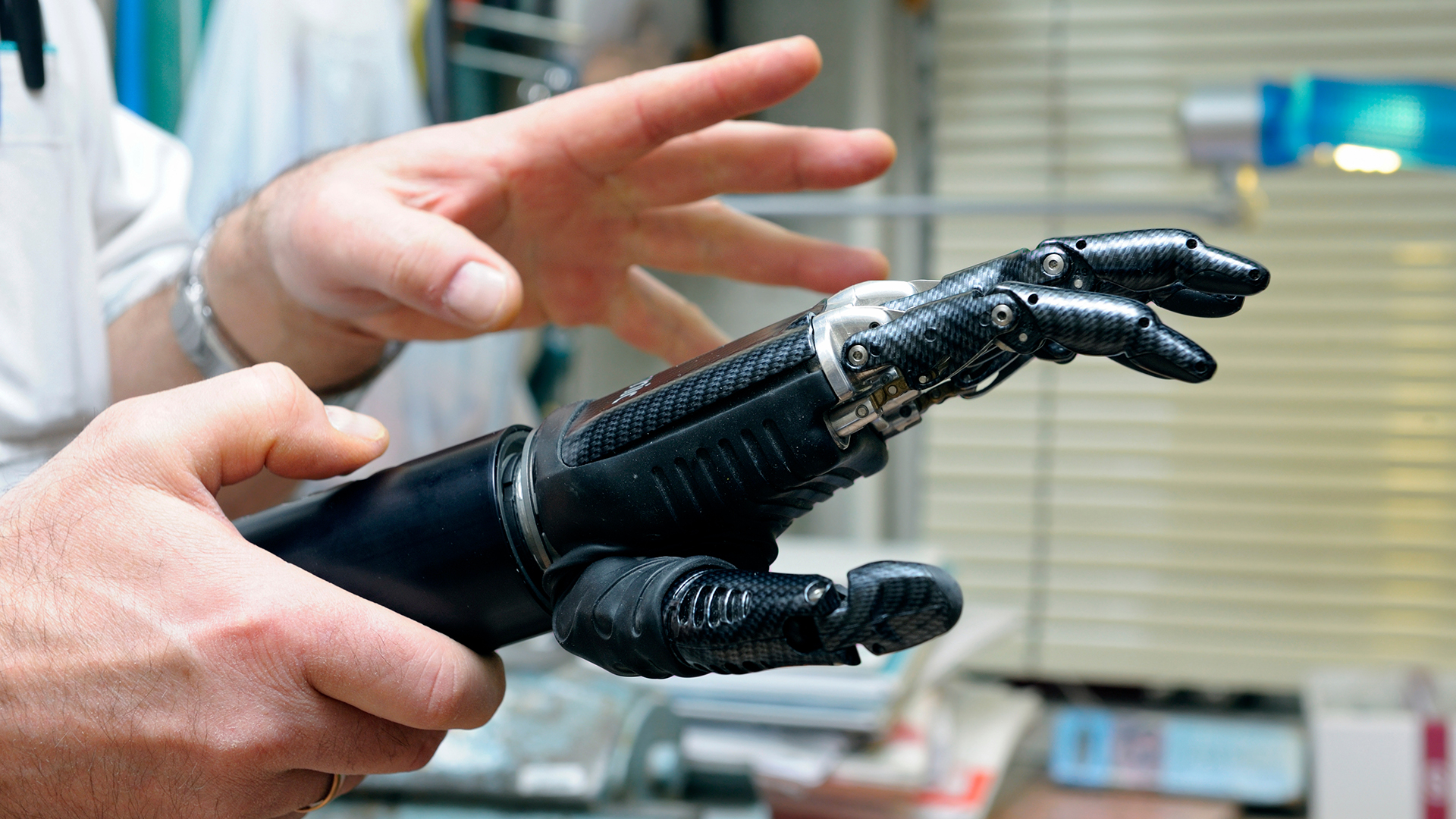 Esta prótesis impresa en 3D puede ser controlada con Inteligencia Artificial